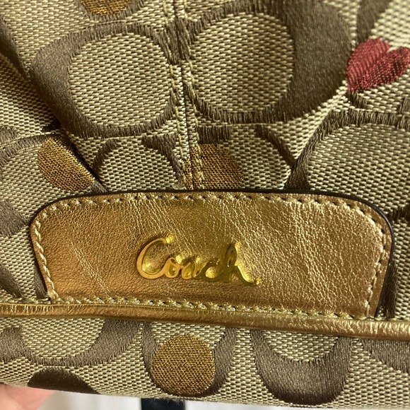 π π Host Pick ππ COACH LAURA SIGNATURE SECRET ADMIRER TOTE and WRISTLET - Picture 16 of 16